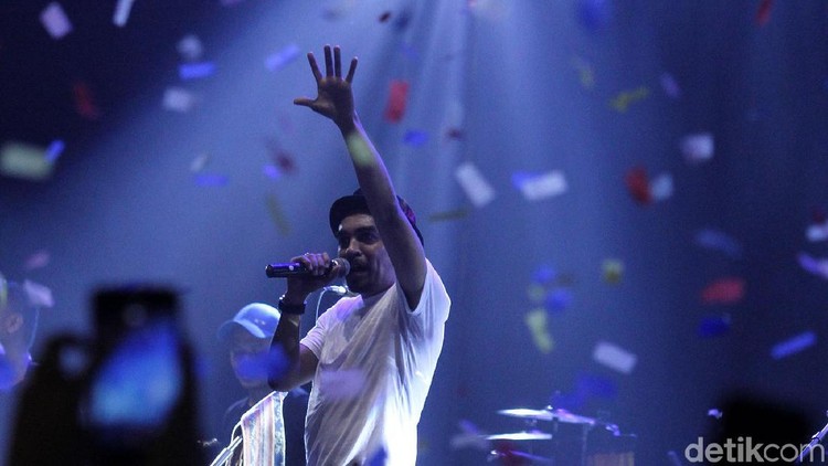 Glenn Fredly meninggal dunia hari ini 8 April 2020. Ia meninggal dunia bertepatan dengan 40 hari kelahiran anak pertamanya, Bunda.