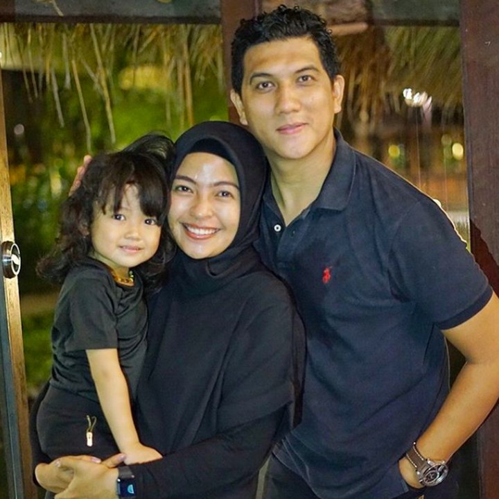 <p>Arda 'Naff' dan Tantri 'Kotak' juga punya kocak tersendiri dalam mengungkapkan rasa sayang. Arda bisanya melancarkan gombalan lucu pada Tantri nih, Bun. (Foto: Instagram @ardanaff)</p>