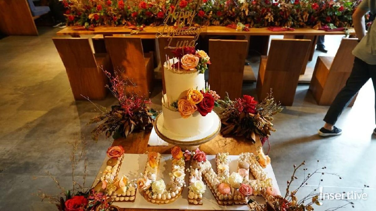 Luna Maya merayakan ulang tahunnya yang ke-36 bersama para sahabat pada Senin &lpar;26&sol;8&rpar;&period;