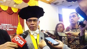 Jadi Guru Besar UNS, Wimboh Bicara soal Revolusi Digital