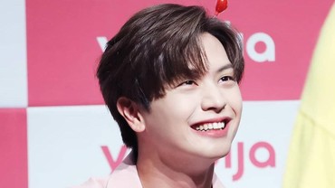 img-title Sungjae BTOB Ingin Pernikahannya Live di Instagram