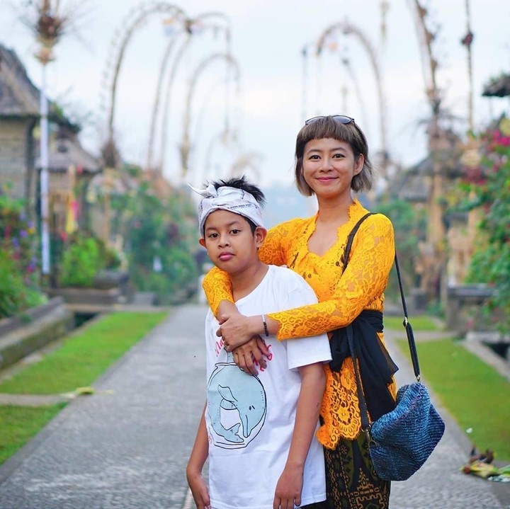 <p>"<em>Very little grows on jagged rock. Be grounded. Be crumbled so wildflowers will come up where you are</em>," tulis Riyanni di akun Instagramnya saat memberikan ucapan ulang tahun untuk sang putra. (Foto: Instagram @r_djangkaru)</p>
