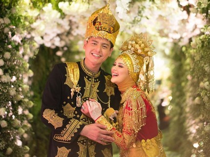 Cinta Roger Danuarta & Cut Meyriska Bersemi Lewat Satu Adegan