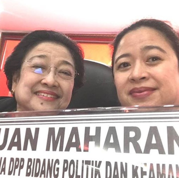<p>Di tengah-tengah kongres partai yang menaungi keduanya, Puan dan Mega tak lupa wefie bareng. (Foto: Instagram/ @puanmaharaniri)</p>