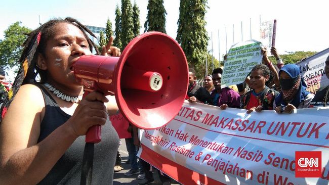 Unjuk rasa mahasiswa Papua yang berlangsung di Kota Makassar terkait penolakan pembentukan daerah otonomi baru (DOB) berakhir bentrok.