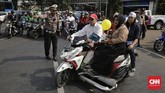 FOTO: Pawai Penyandang Disabilitas Serukan Tolak Diskriminasi Para penyandang disabilitas menggelar pawai dari Monas menuju Bundaran HI, Jakarta, menyuarakan penghapusan syarat sehat jasmani dalam rekrutmen tenaga kerja.