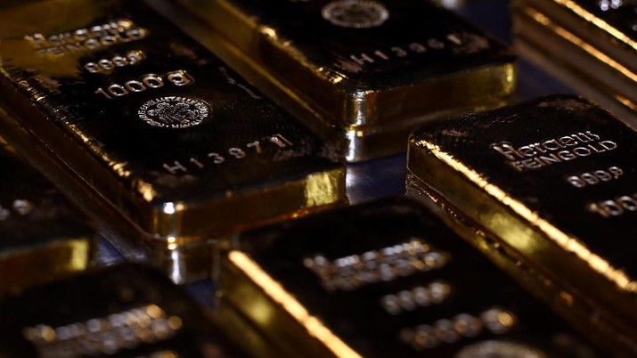 Gold bars are stacked in the safe deposit boxes room of the Pro Aurum gold house in Munich, Germany,  August 14, 2019. REUTERS/Michael Dalder