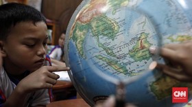 SD di Surabaya Disegel Pemkot, Ratusan Siswa Belajar di Kontrakan