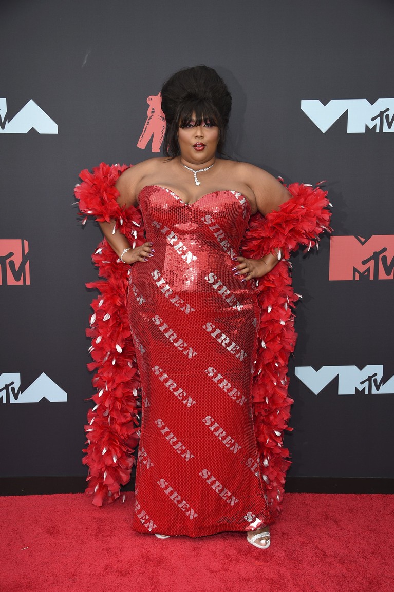 Berikut ini enam selebriti dengan pakaian terbaik di MTV VMA 2019.