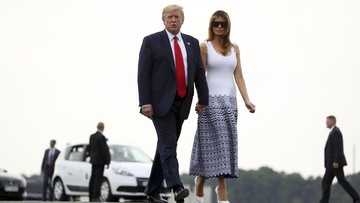 Istri Trump, Melania Juga Positif Virus Corona Ibu Negara Amerika Serikat Melania Trump dinyatakan positif terkena virus corona. Dia dan suaminya Donald Trump menjalani karantina setelah positif Covid-19