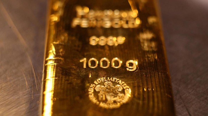 A gold bar is pictured in the safe deposit boxes room of the Pro Aurum gold house in Munich, Germany,  August 14, 2019. REUTERS/Michael Dalder