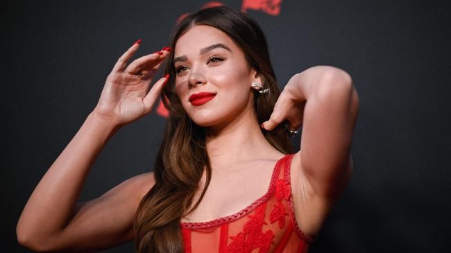 Aktris Hailee Steinfeld memiliki cara sendiri untuk membentuk tubuh demi peran Kate Bishop dalam serial Hakweye.