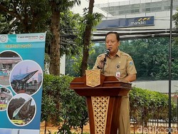 Malam Ini, Bina Marga DKI Tuntaskan Perbaikan Jalan Rawan di Jatinegara