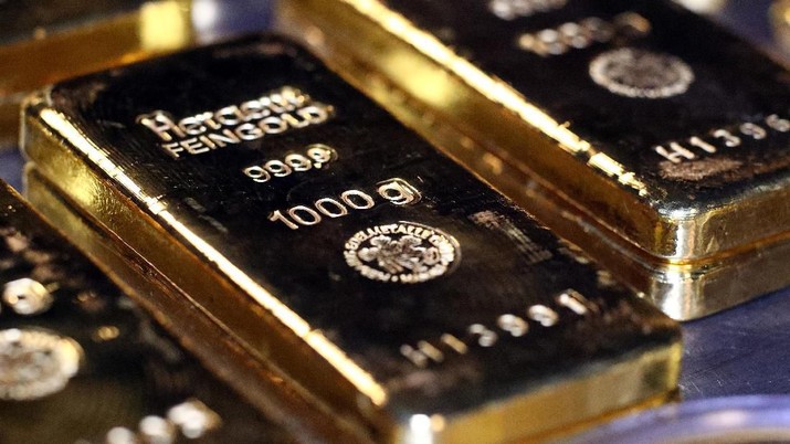 Gold bars and coins are stacked in the safe deposit boxes room of the Pro Aurum gold house in Munich, Germany,  August 14, 2019. REUTERS/Michael Dalder