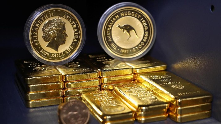 Gold bars and coins are stacked in the safe deposit boxes room of the Pro Aurum gold house in Munich, Germany,  August 14, 2019. REUTERS/Michael Dalder