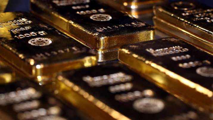 Gold bars are stacked in the safe deposit boxes room of the Pro Aurum gold house in Munich, Germany,  August 14, 2019. REUTERS/Michael Dalder