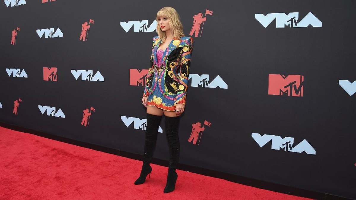 FOTO: Selebriti Berbusana Terbaik di MTV VMA 2019