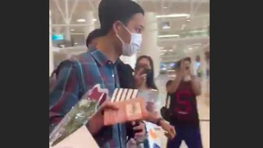 Mendarat di Dubai, Kai dan Baekhyun EXO Cuekin Penggemar