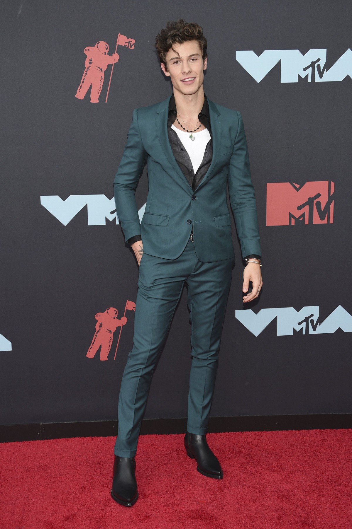 Berikut ini enam selebriti dengan pakaian terbaik di MTV VMA 2019&period;