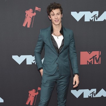 Warna-warni Penampilan Selebriti di MTV VMA 2019