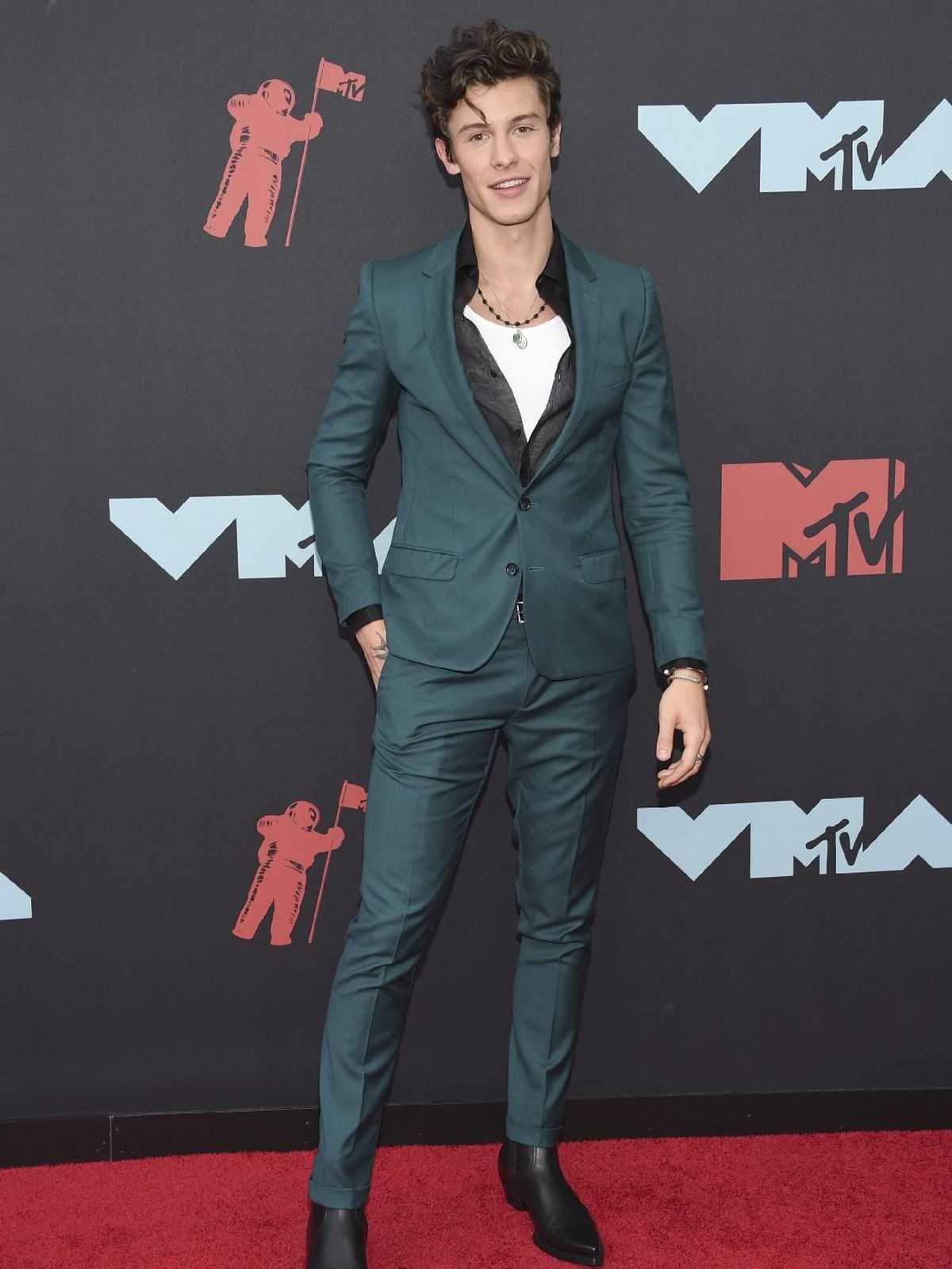 Para selebriti hadir ke ajang ke MTV VMA 2019 dengan pakaian yang penuh warna-warni&period; Seperti apa penampilan mereka&quest;