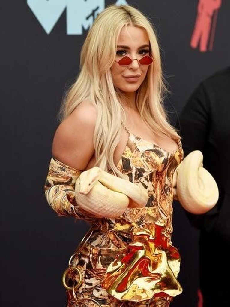 Tujuh pakaian selebriti di ajang MTV VMA 2019 dinilai yang terburuk. Ada siapa saja?