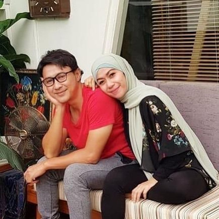 <p>Seperti pasangan suami istri lain, Agus dan Anggia juga suka bercanda. Seperti dalam <em>caption</em> salah satu foto mereka di Instagram. "<em>Hmmm.... katanya mau tua bareng bareng, ...ternyata, akunya yg tua duluan, kamu malah jadi mudaan... kamu ngga asik anaknya @anggiakuncoro</em>," tulis Agus. (Foto: Instagram @aguskuncoroadi)</p>