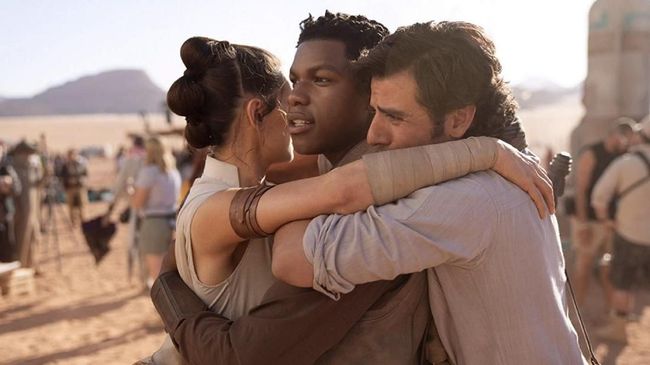 Berbagai komentar penonton Indonesia bermunculan usai menyaksikan Star Wars: The Rise of Skywalker yang tayang perdana Rabu (18/12).