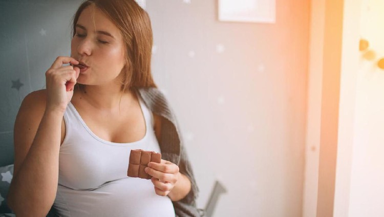 Ibu hamil baiknya mengatur pola makan, termasuk membatasi konsumsi makanan manis.
