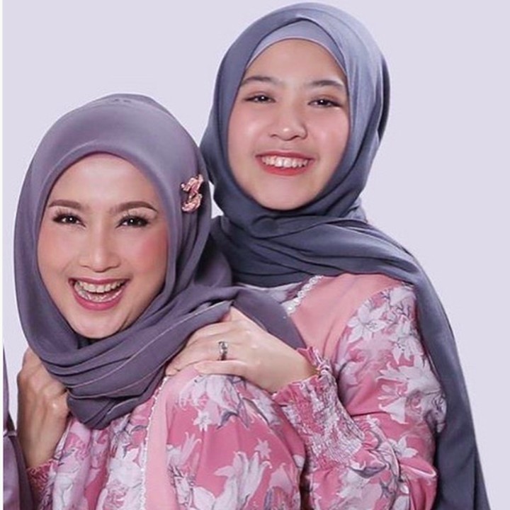 <p>Nasywa baru saja merayakan ulang tahunnya yang ke-17 pada Juli lalu. Anak semata wayang Desy ini pun enggak kalah cantik dari ibunya. (Foto: malibu62studio by Instagram @desyratnasarifans)</p>