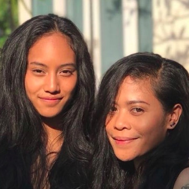 <p>Dari pernikahannya dengan Yuke Sampurna, bassist Dewa 19, Kikan dikaruniai dua anak, Shira Allegra Sampurna dan Kei Sampurna. Saat Kikan berfoto dengan Shira seringkali dibilang seperti kakak adik. (Foto: Instagram @kikankikan)</p>