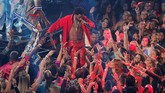 FOTO: Semarak Panggung MTV VMA 2019 Tahun ini, MTV VMA 2019 berhasil diadakan di New Jersey dengan Ariana Grande membawa pulang titel Artist of the Year, dan Taylor Swift untuk Video of the Year.