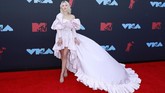FOTO: Selebriti Berbusana Terbaik di MTV VMA 2019 MTV VMA 2019 sudah digelar. Selebriti pun berdandan maksimal untuk tampil paling menarik dan unik. Namun siapa yang bergaya terbaik?
