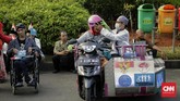 FOTO: Pawai Penyandang Disabilitas Serukan Tolak Diskriminasi Para penyandang disabilitas menggelar pawai dari Monas menuju Bundaran HI, Jakarta, menyuarakan penghapusan syarat sehat jasmani dalam rekrutmen tenaga kerja.