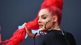 FOTO: Busana Terburuk dan Teraneh di MTV VMA 2019