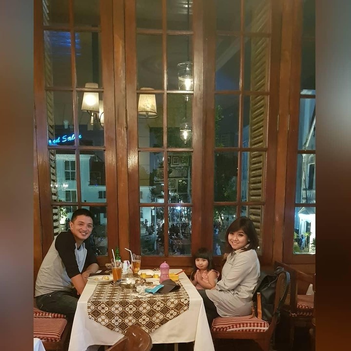 <p>Eza dan Ketty menikah pada 16 Mei 2013 dengan adat sang istri, Minang. Menariknya, Eza mendapat gelar kehormatan Sutan Marajo dari keluarga besar Ketty. (Foto: Instagram @kettykatalya)</p>