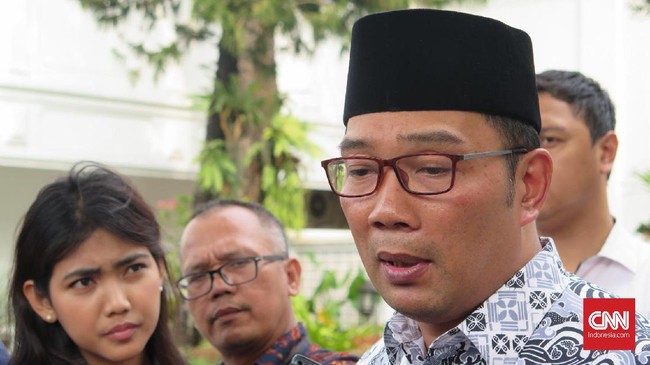 Melalui Instruksi Gubernur Jawa Barat, Ridwan Kamil menyatakan pemakaman jenazah pasien positif virus corona harus dikawal aparat TNI-Polri.
