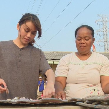 Ketika Pedangdut Rani Jadi Pengasin Ikan