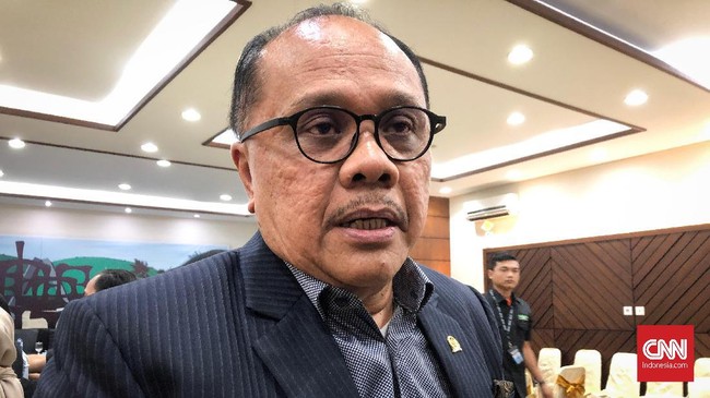 Komisi II DPR RI mengklaim ada oknum kepala daerah yang 'memalak' calon Aparatur Sipil Negara (ASN) hingga Rp50 juta.