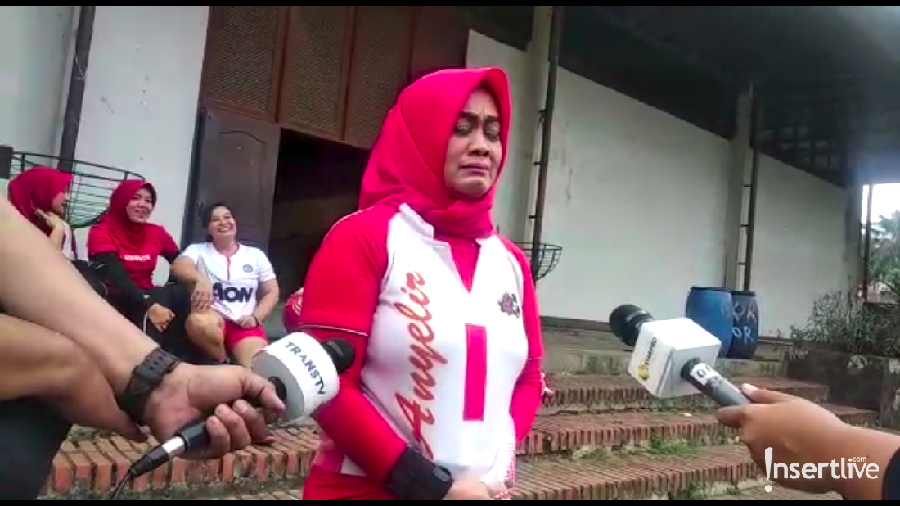 Ungkapan kekesalah hati ibu Julia Perez, Sriwulansih saat Gaston Castano minta surat cerai.