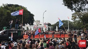 Peserta Aksi Warga Papua Bubarkan Diri dari Istana Negara