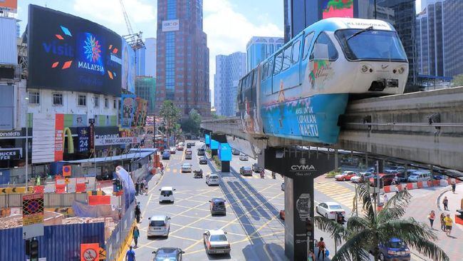 Taksi konvensional atau online bukan satu-satunya pilihan alat transportasi saat wisata di Malaysia.