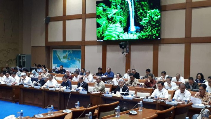 Sri Mulyani Beri Penghargaan untuk DPR, Serius?