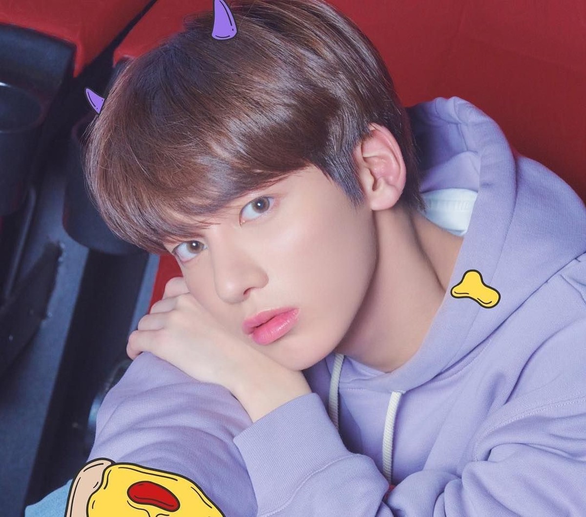 Visual idol K-Pop ini terpilih secara khusus dipuji karena terlihat seperti mereka keluar dari webtoon&period; Siapa saja&quest;