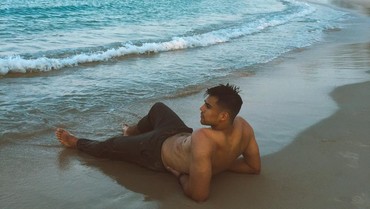 Pesona Keindahan Pantai dan Danau Kaolin di Bangka