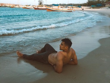 Pesona Keindahan Pantai dan Danau Kaolin di Bangka