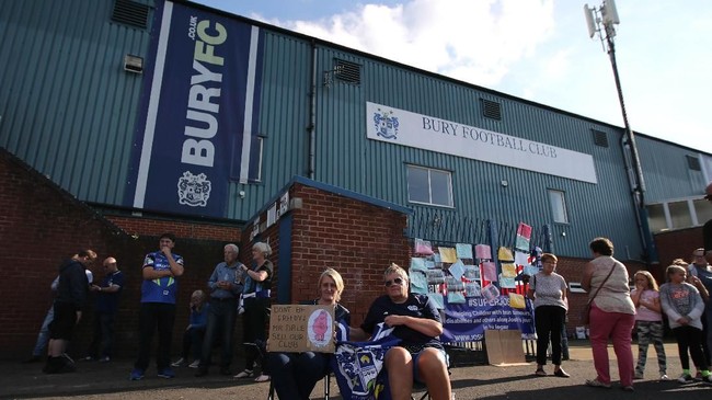 Klub Bury FC yang sudah berusia 134 tahun dikeluarkan dari keanggotaan Liga Inggris karena terlilit masalah keuangan.