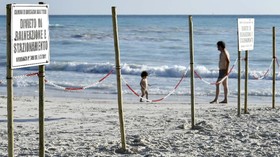 FOTO: Pantai yang 'Lahir' dari Pabrik Kimia