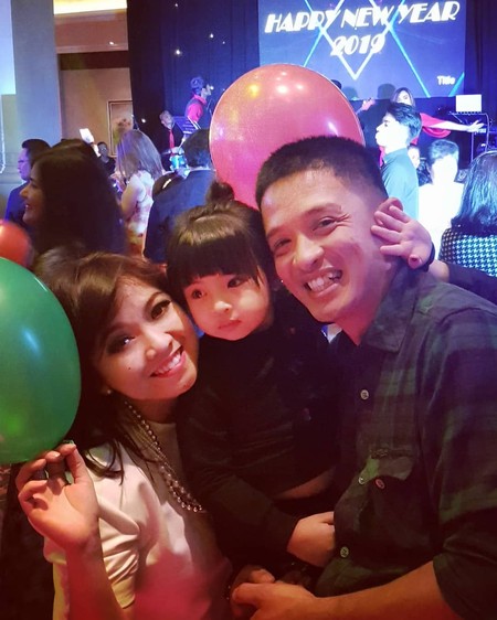 Yalangoch, shaggy qizlarning shaxsiy fotosuratlari