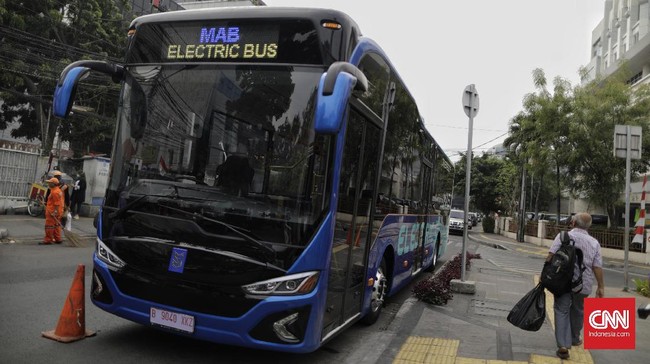 Moeldoko mengungkap alasan MAB belum menjadi penyuplai bus listrik untuk Transjakarta.